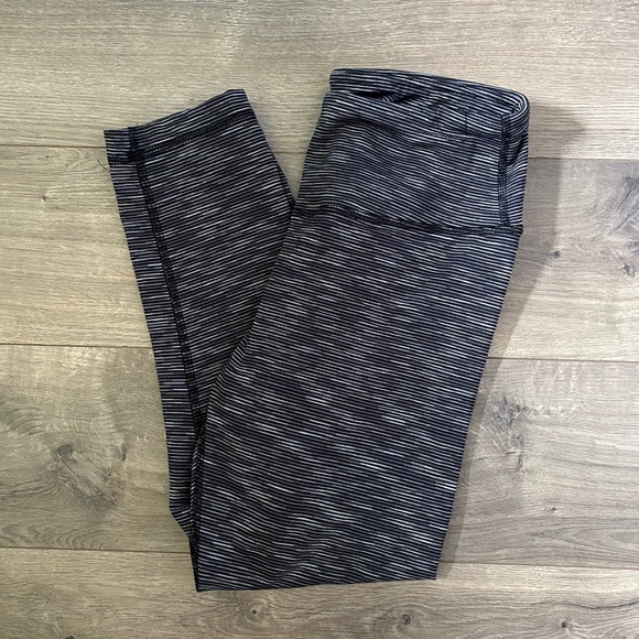 90 Degree Leggings - Picture 2 of 4